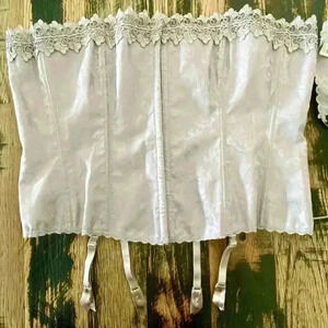 NWT Frederick’s of Hollywood Vintage Corset & G-String Platinum Sz 44 Plus Size